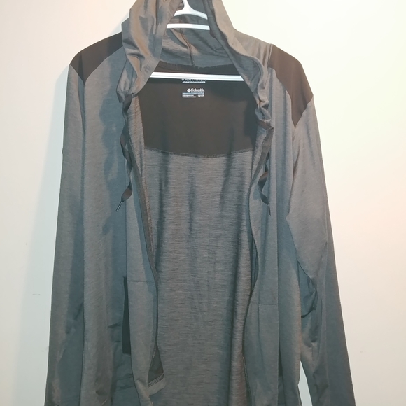 Never worn Columbia Omniwick thin hiking Hoodie - Picture 5 of 5